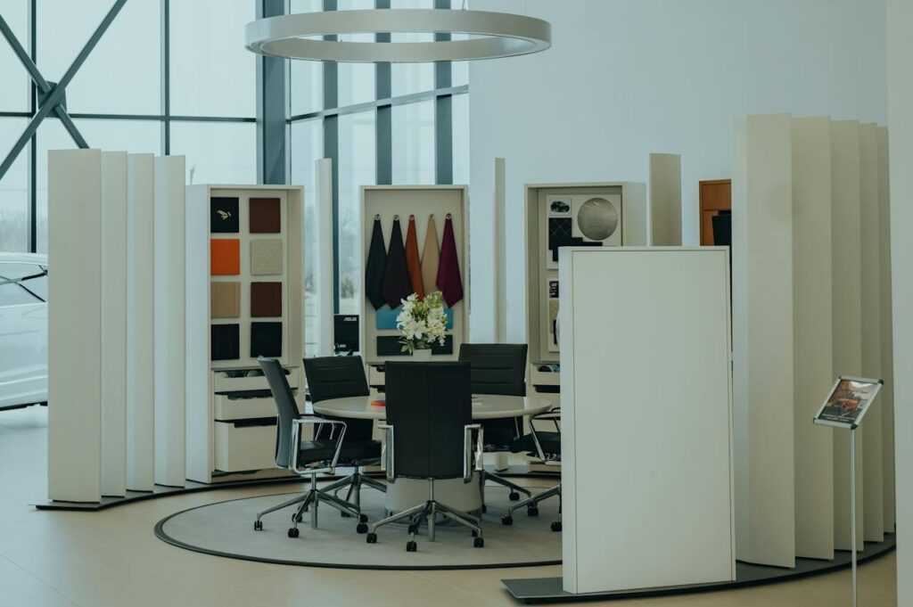 Showroom & Retail Office Spaces Showroom & Retail Office Spaces